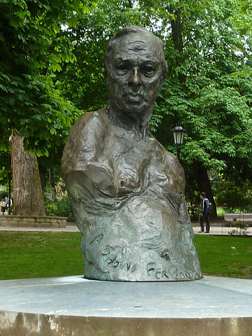 Monumento homenaje al General Sabino Fernández Campo (Oviedo)